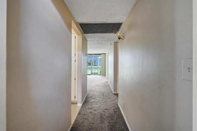 Building Photo - 9440 Poinciana Pl