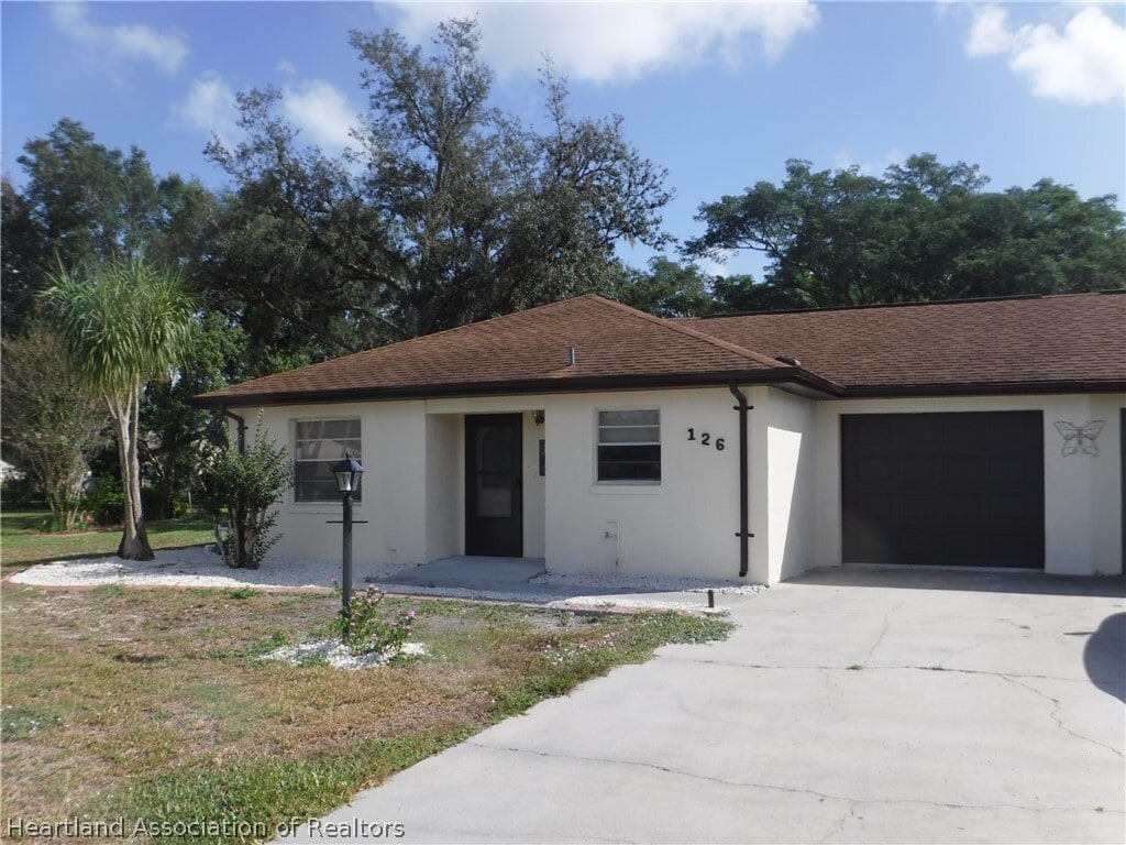 126 Parkview Cir E, Lake Placid, FL 33852 House Rental in Lake Placid