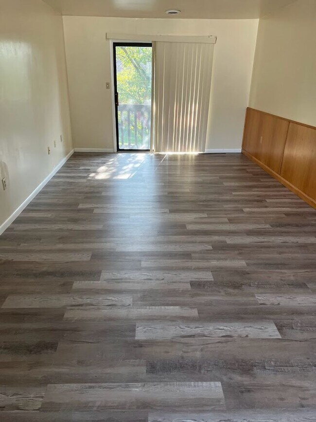 Foto del edificio - Newly updated 2nd floor Laurel Springs condo, Exeter Township
