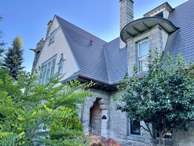 Building Photo - 801 S Cedar St