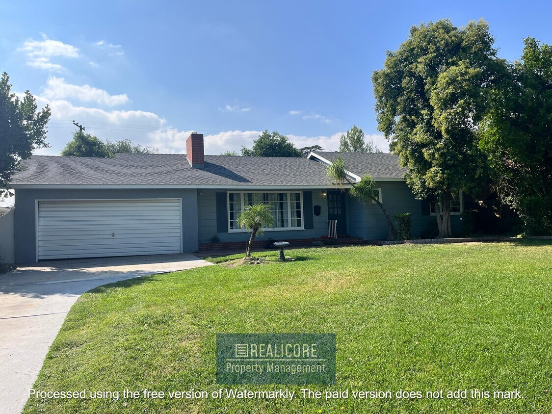 Primary Photo - 3220 Parkside Dr