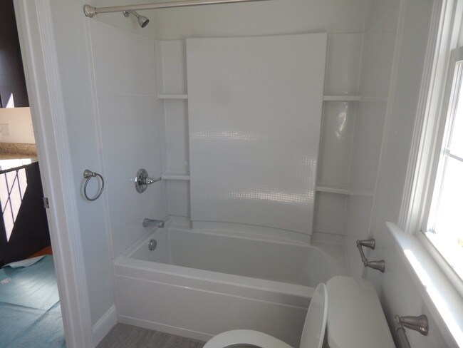 Bathroom - 26 High St
