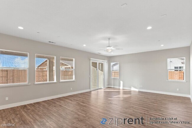 Foto del edificio - 4 br, 3.5 bath House - 2423 Paramount Ln, ...