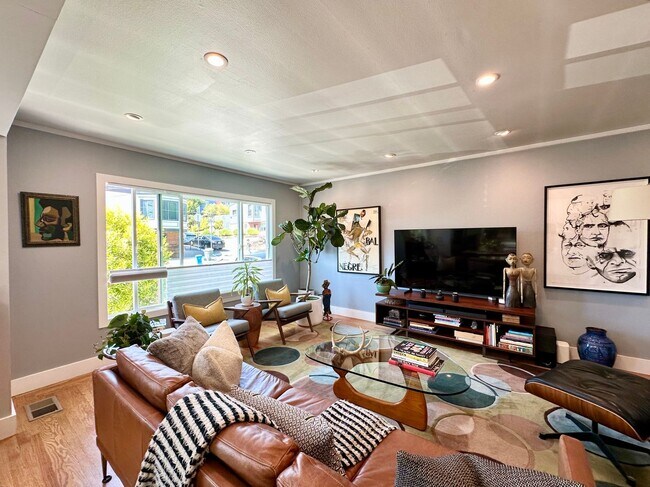 Foto del edificio - Modern & Bright 3BR/2BA Single-Family Home...