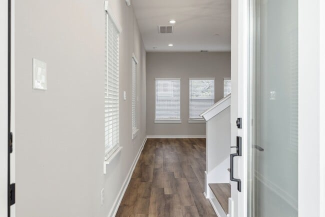 Building Photo - 413 Stonework Garden Ln