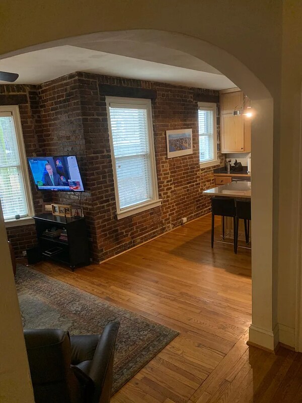 Foto del edificio - 1409 Colonial Ave
