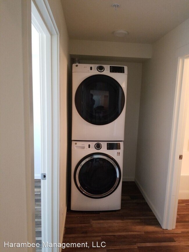 Building Photo - 2 br, 2 bath Apartment - 2305 SE 159th Ave