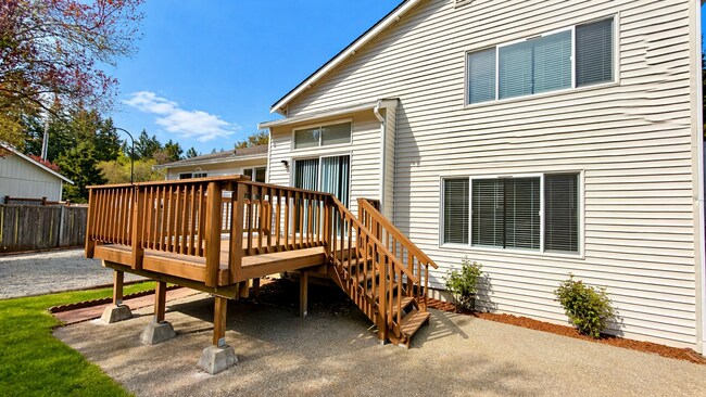 Foto del edificio - Newly Updated 3BR in The Arbors | Private Long Lake Access + Large Deck