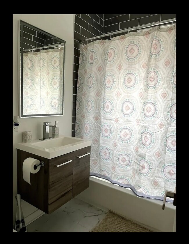 bathroom - 7017 S Eberhart Ave