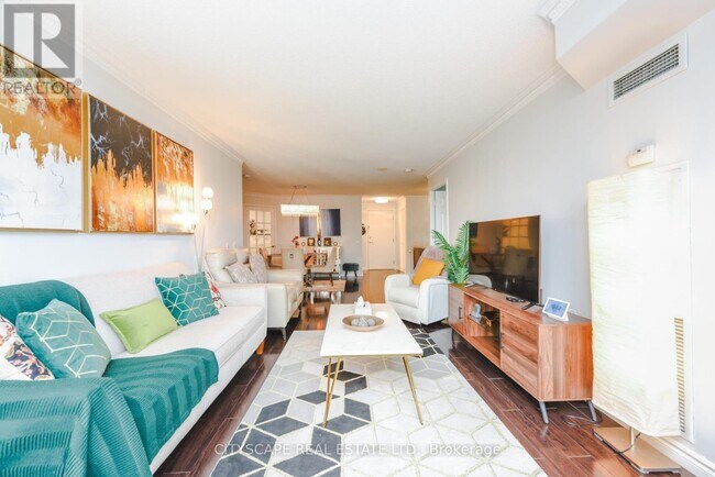 Building Photo - 25 Kingsbridge Garden Cir