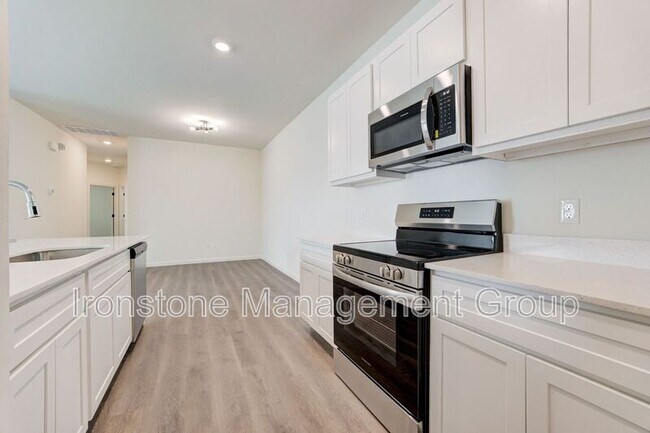 Foto del edificio - 200 NW 122nd St