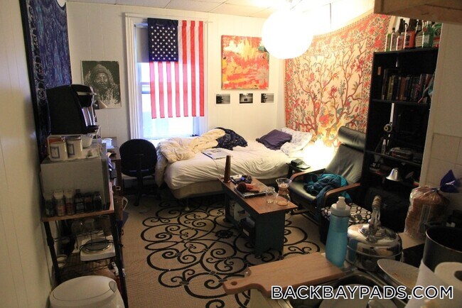 Foto del edificio - 272 Newbury St