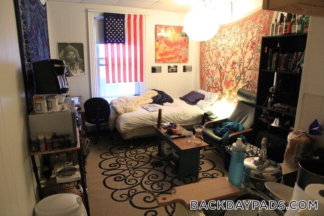 Building Photo - 272 Newbury St