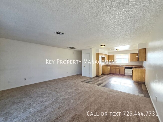 Building Photo - OPEN 3 BEDROOM/ 2 BATH CONDO