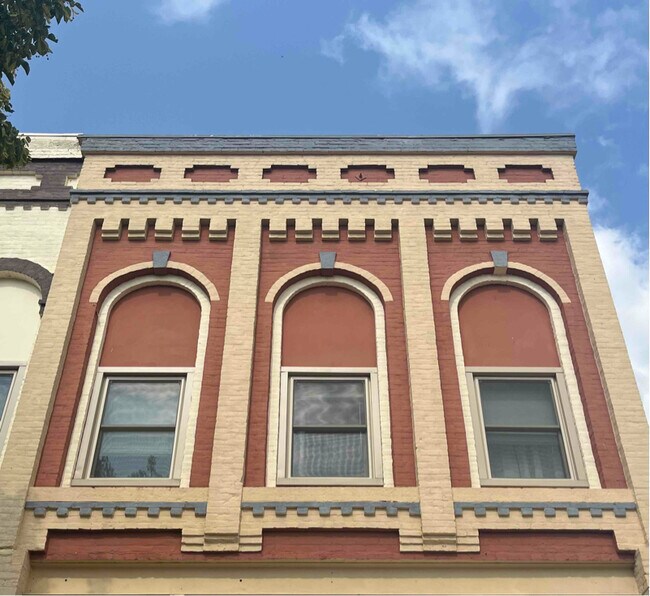 Building Photo - 2 N Minnesota St