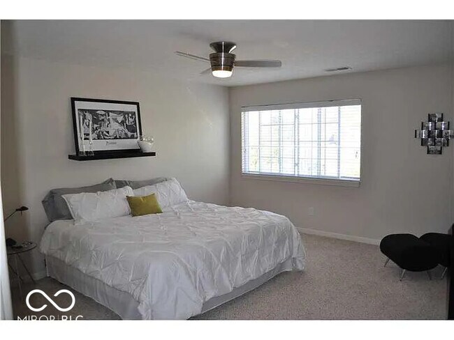 Foto del edificio - 8382 Enclave Blvd