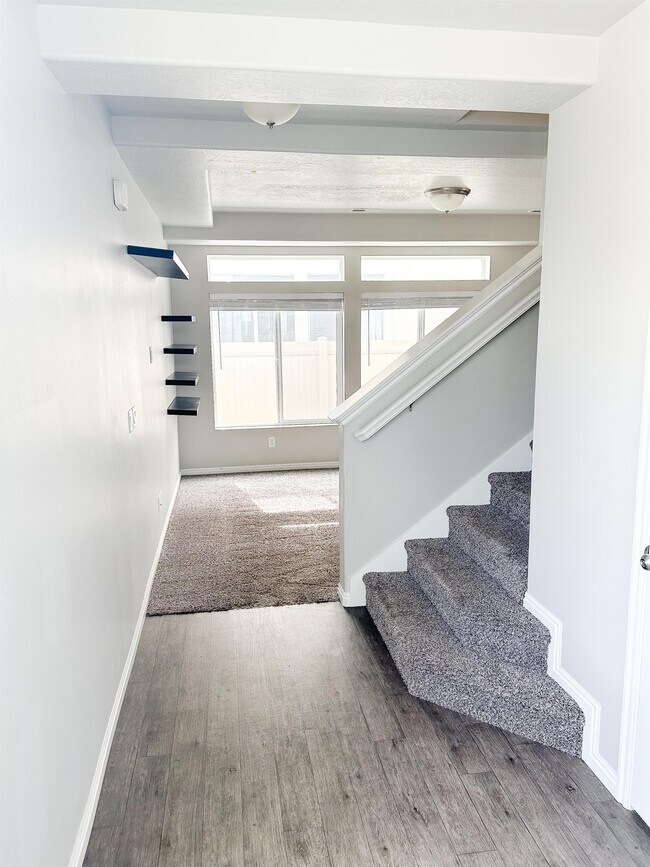 Building Photo - 707 E 380 S