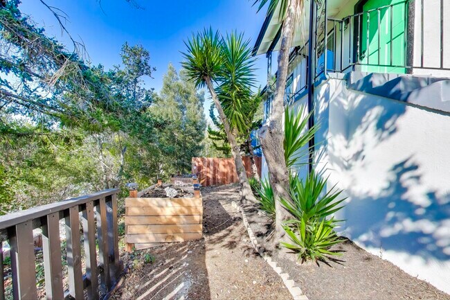 Foto del edificio - 4760 Tompkins Ave