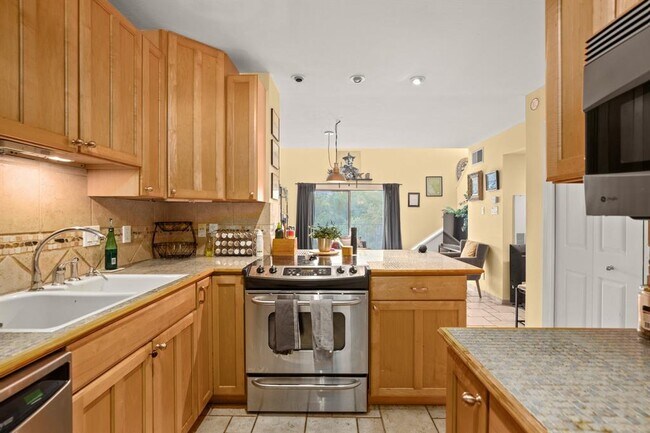 Building Photo - 1135 Barton Hills Dr