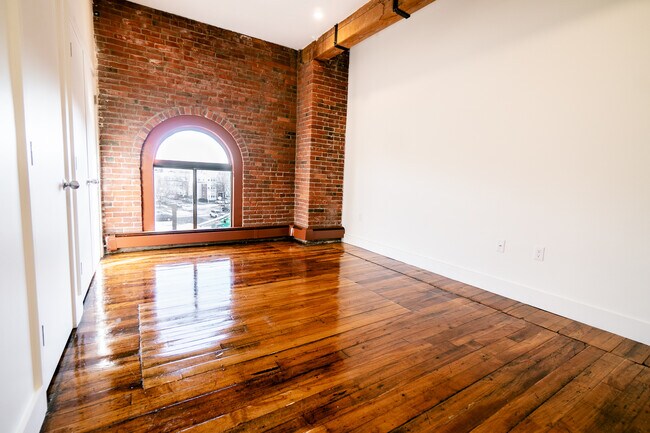 Building Photo - 748 Tremont St