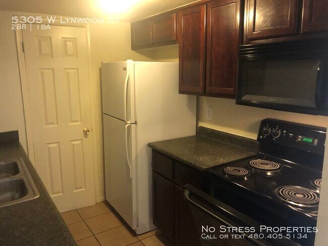 Foto del edificio - 2 Bedroom Town Home at 53rd Ave and McDowell!