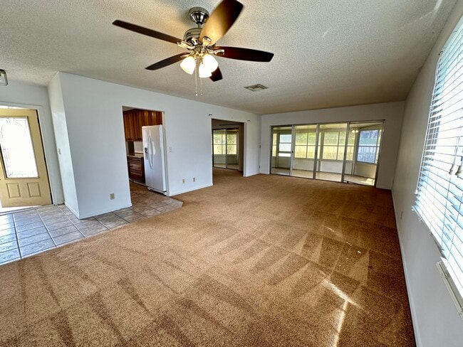 Building Photo - 6101 Rainbow Cir