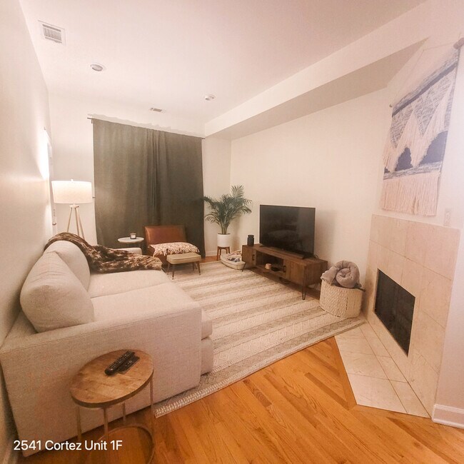 2 Bed - 1 Bath with Fireplace - 2541 W Cortez St