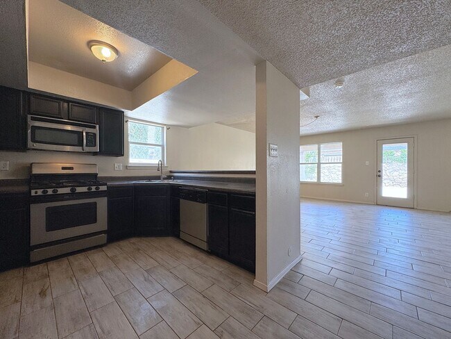 Foto del edificio - East El Paso 4 bed 2.5 bath