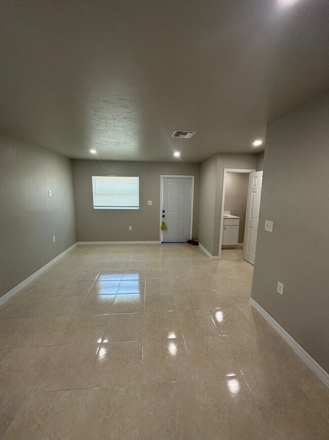 Foto del edificio - 11430-32 Kimble Dr - Quad