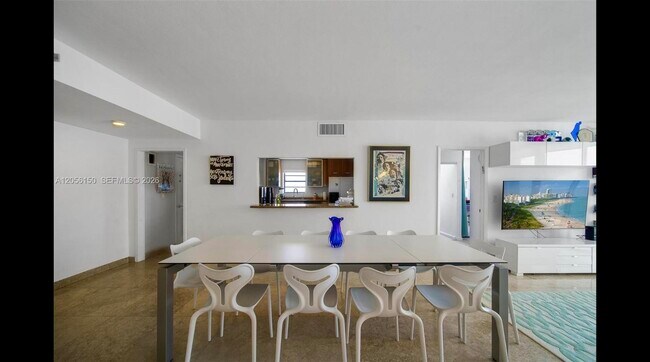 Foto del edificio - 5825 Collins Ave