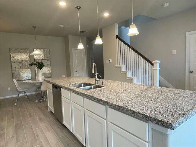 Building Photo - 7407 Hinsdale Dr