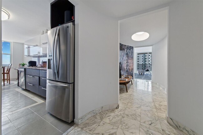 Building Photo - 2751 S Ocean Dr