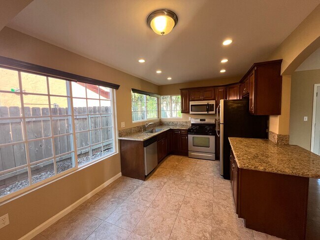 Building Photo - Charming house for rent in Encanto!