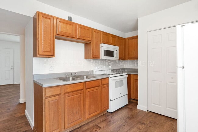 Building Photo - 16 Adeline Ct