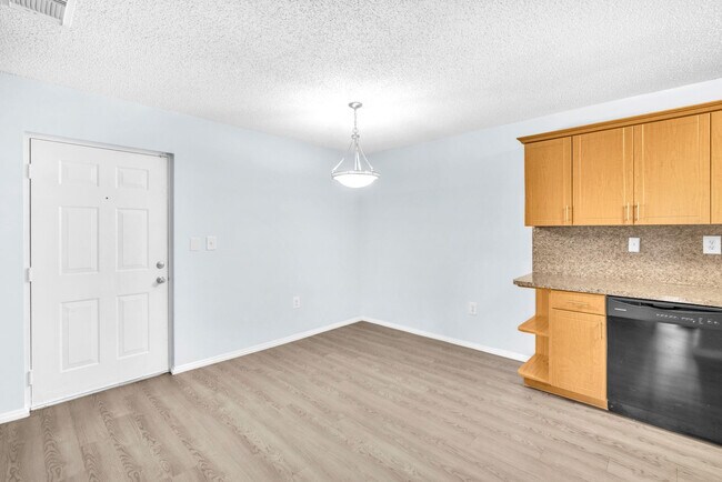 Building Photo - 6881 NW 173rd Dr