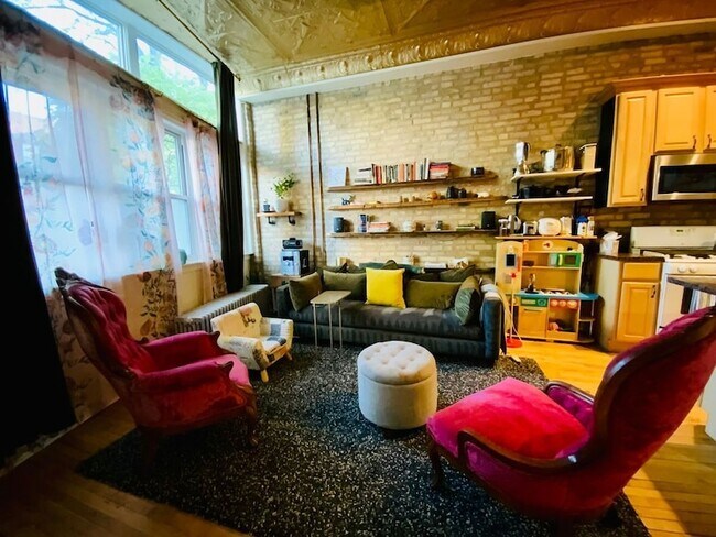 Foto del edificio - 1038 W 32nd St