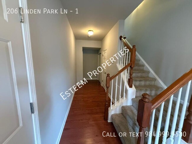 Foto del edificio - 206 Linden Park Ln