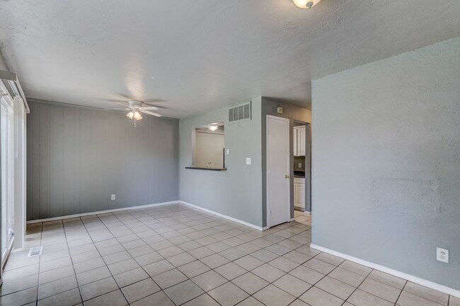 Foto del edificio - 4 bed 1.5 bath duplex in Midwest City
