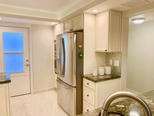 Building Photo - 145 S Ocean Ave