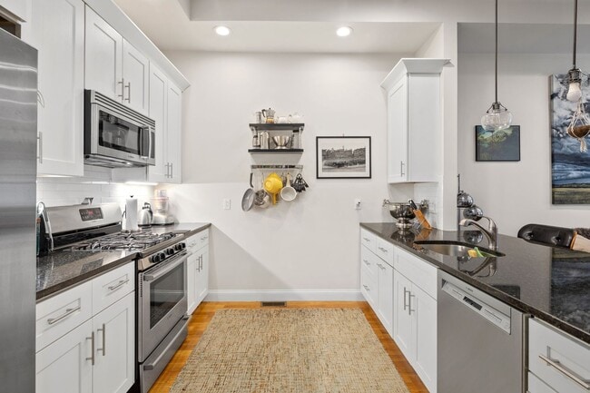 Building Photo - New 2BR2BA Condo in Jefferies Point with Backyard