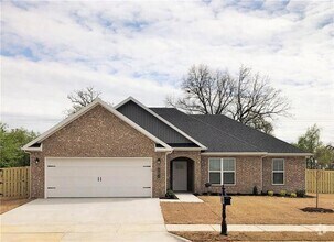 Building Photo - 1725 Tracey Rd