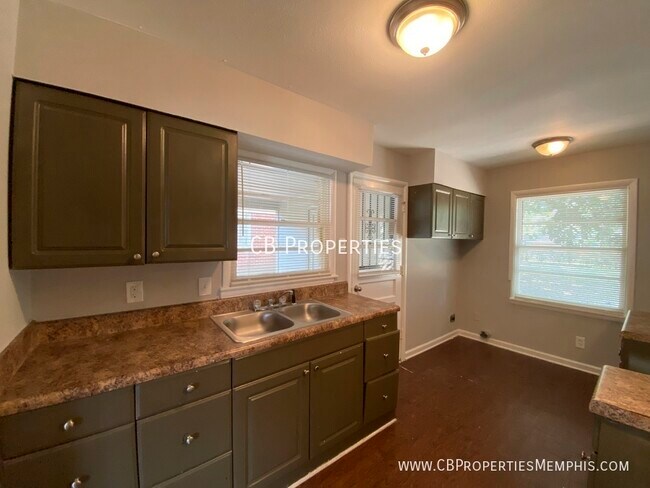 Building Photo - 3681 Bedford Ln