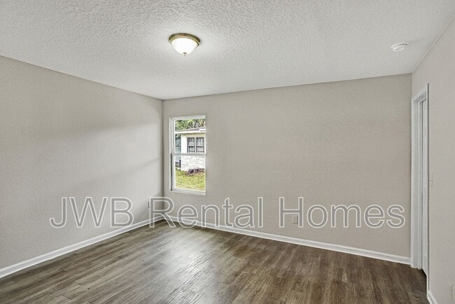 Building Photo - 1003 Kenmore St