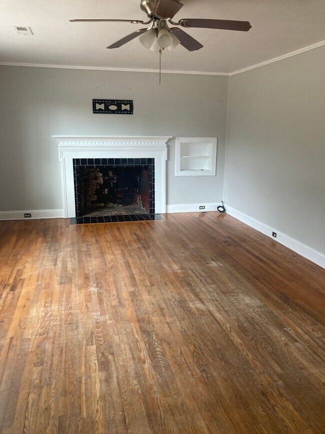 Building Photo - 2 Bed, 1 Bath House