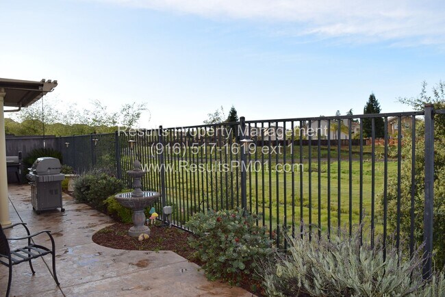 Building Photo - Special Home near Galleria Mall