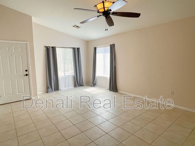 Building Photo - 1448 S Western Skies Dr