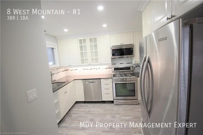 Building Photo - Welcome to this stunning upstairs apartment!