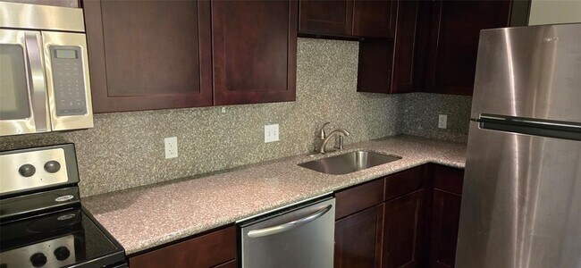 Foto del edificio - 8811 Dawnridge Cir