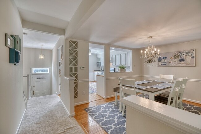 Foto del edificio - 18 Collis Ct