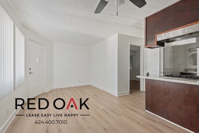 Foto del edificio - ~$400 OFF Each Month + 1 Month Free Parkin...